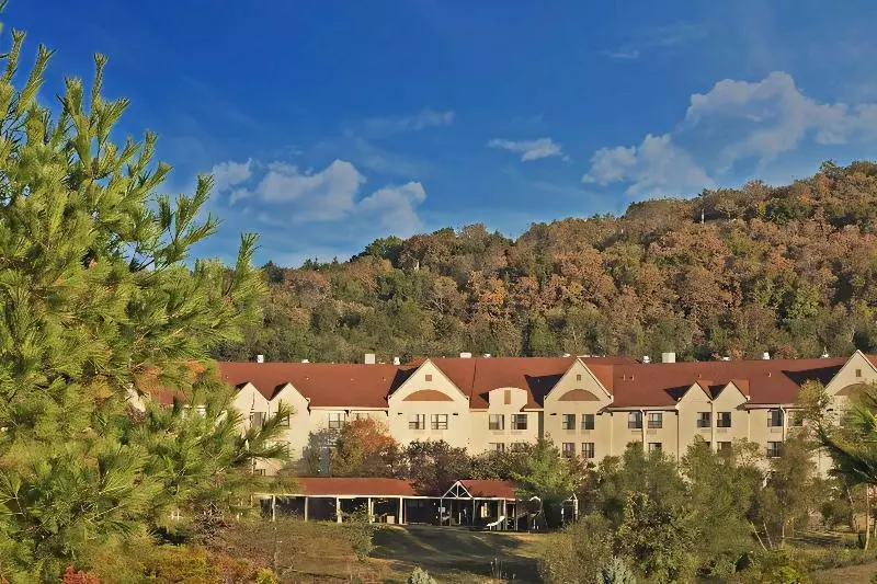 استراحتگاه Branson Hillside