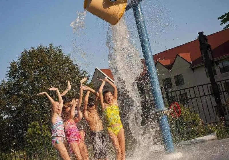 استراحتگاه Branson Hillside
