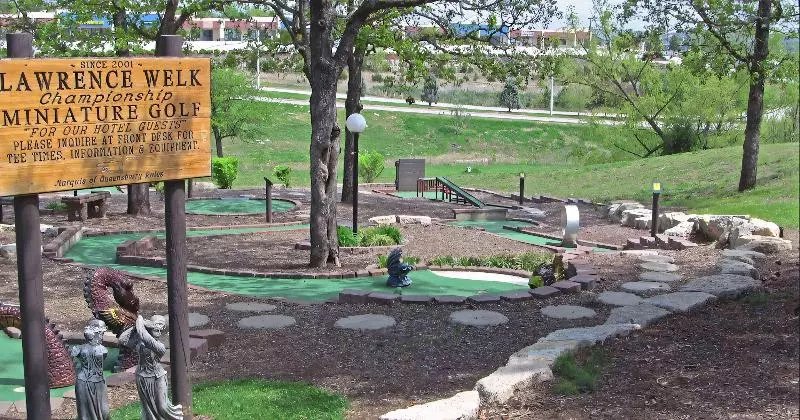 استراحتگاه Branson Hillside