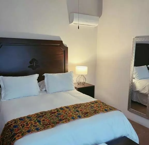 هتل Hacienda Escondida 10min To Airport