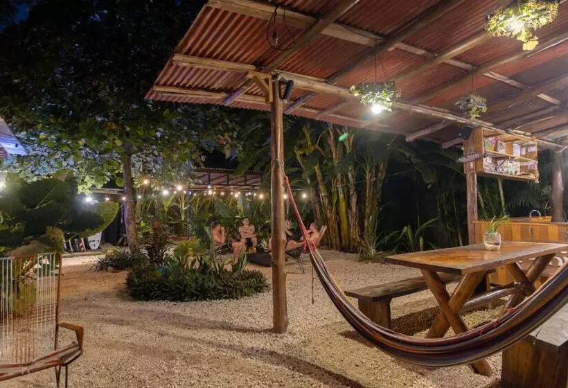 Akih Pods Hostel