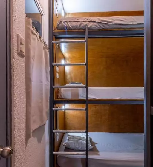 Akih Pods Hostel