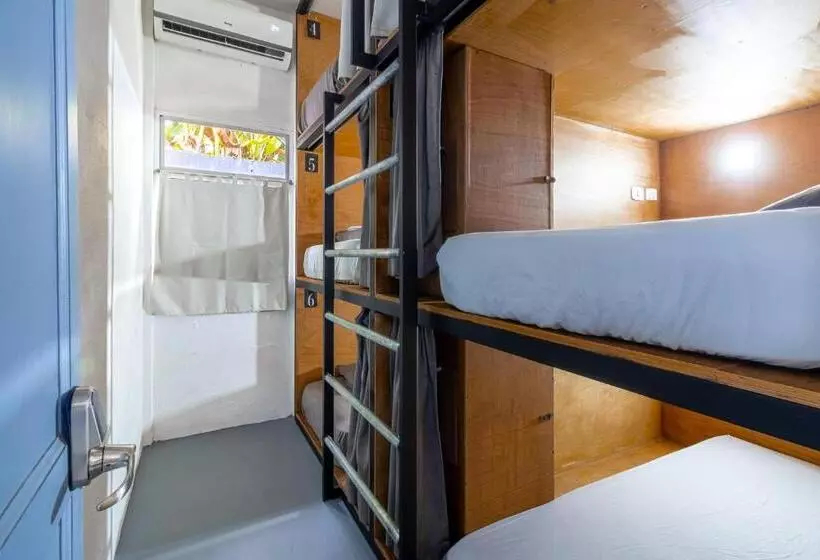 Akih Pods Hostel