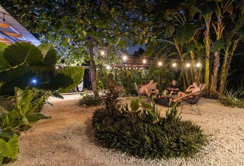 Akih Pods Hostel
