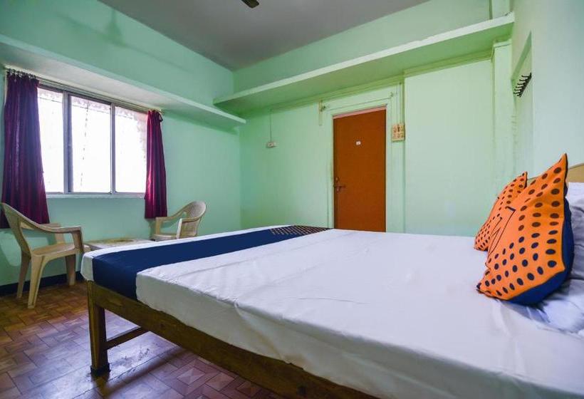 Hotel Spot On 70174 Anand Lodging