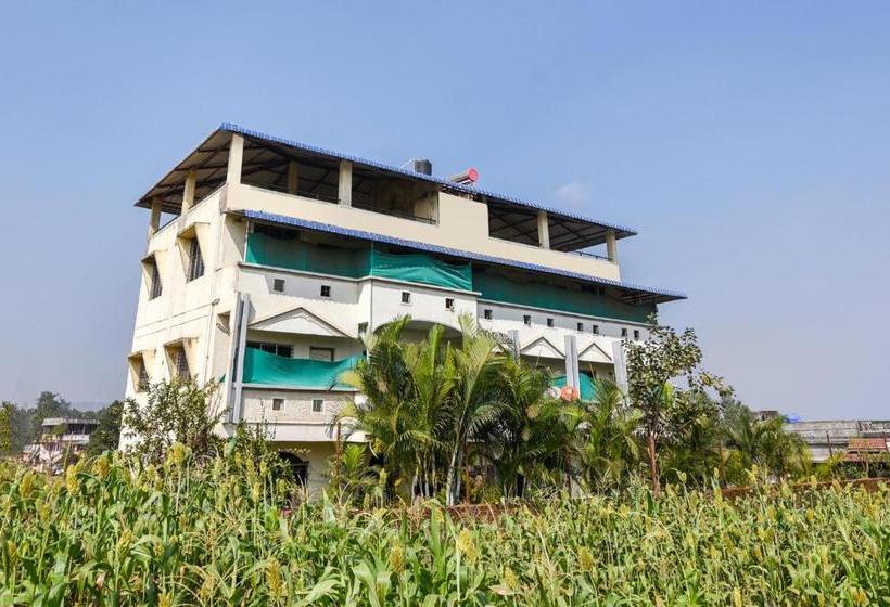 Hotel Spot On 70174 Anand Lodging