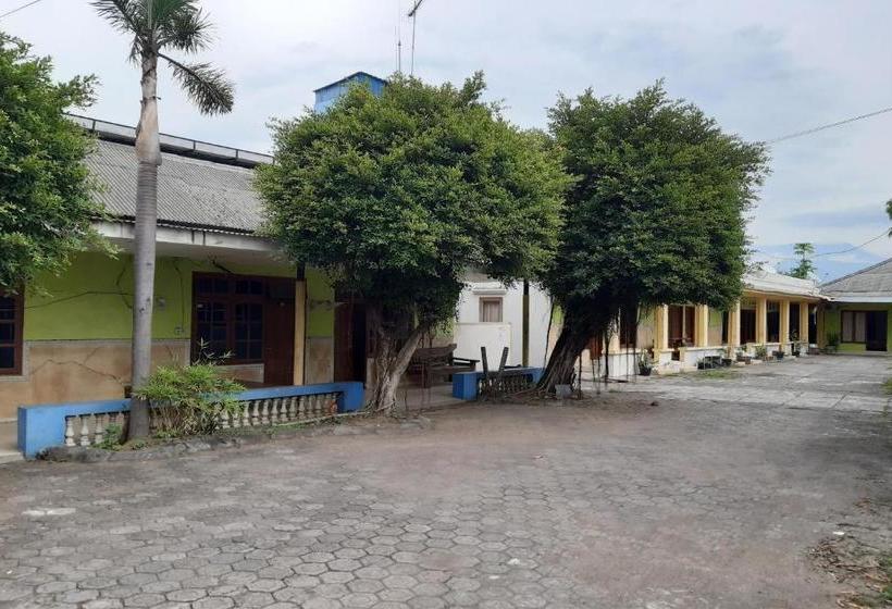 Hotel Oyo 3105 Rifaraz Syariah