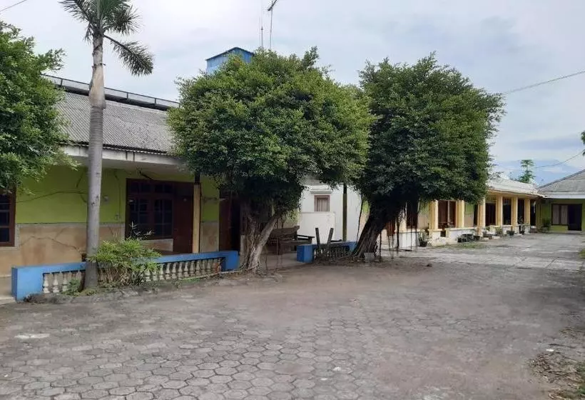 ホテル Oyo 3105 Rifaraz Syariah