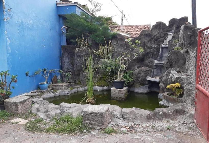 Hotel Oyo 3105 Rifaraz Syariah