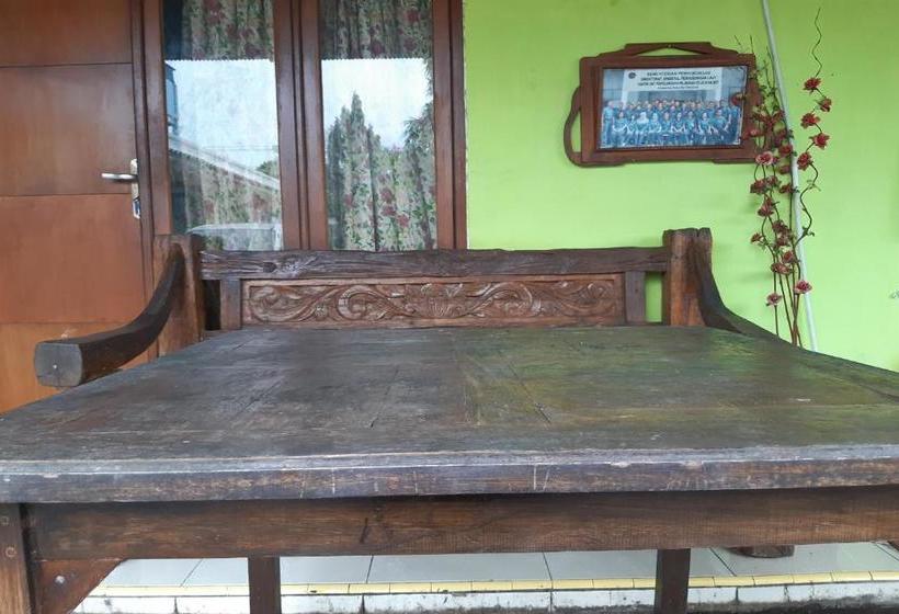 Hotel Oyo 3105 Rifaraz Syariah