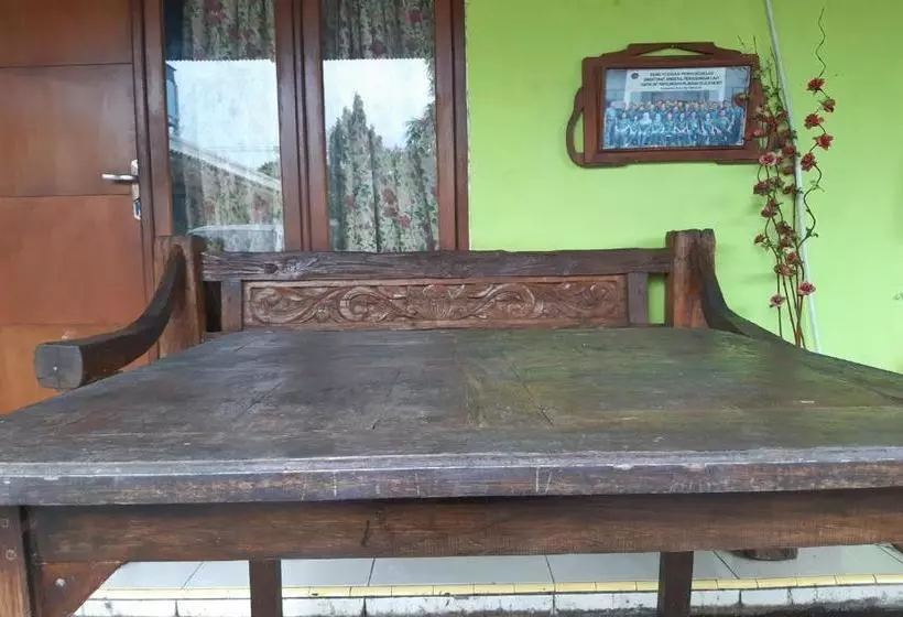 ホテル Oyo 3105 Rifaraz Syariah