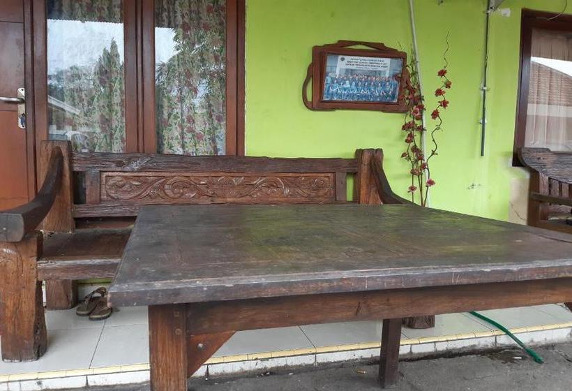 Hotel Oyo 3105 Rifaraz Syariah