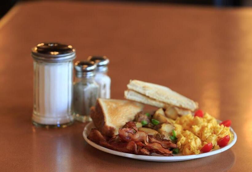 Hotel David Thompson Resort