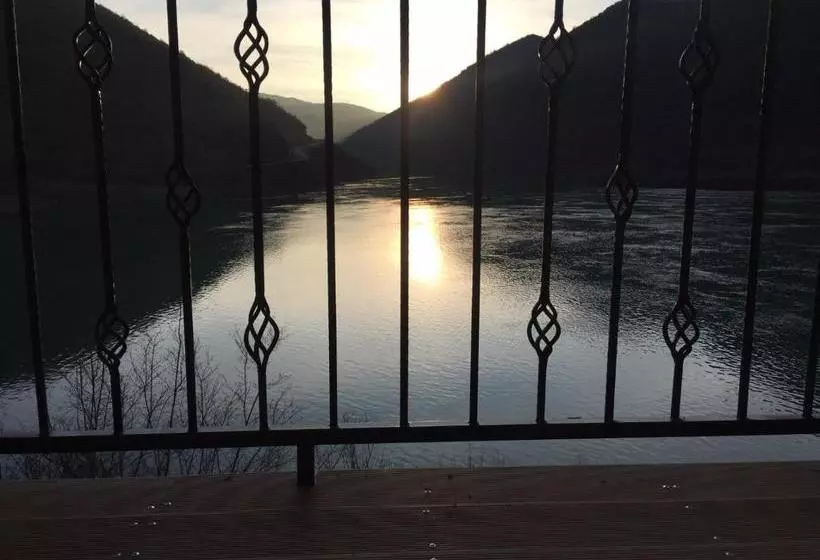 پانسیون Borealis Guest House
