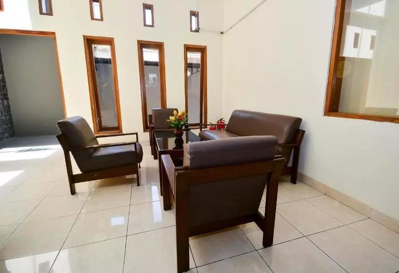 هتل Spot On 2797 The Flash Residence