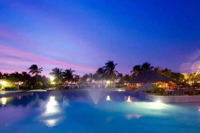 هتل Costa Caribe Beach & Resort