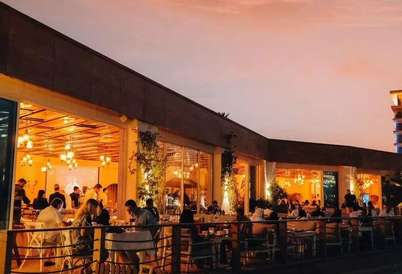 Dubai Marine Beach Resort & Spa