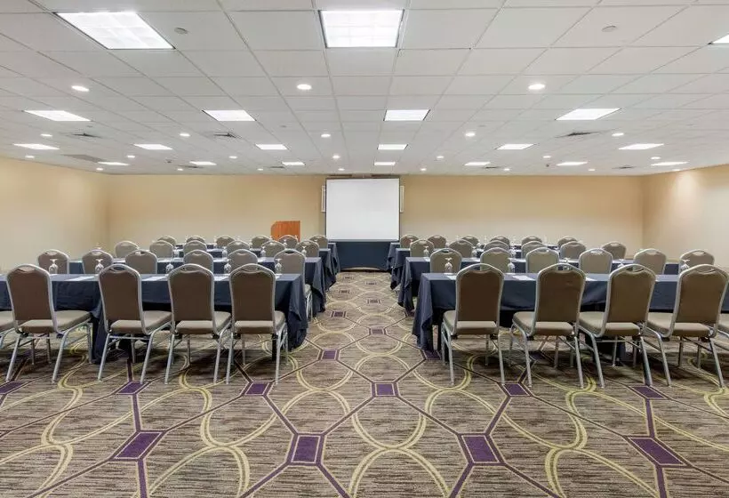 هتل Doubletree By Hilton Downtown Wilmington Legal District