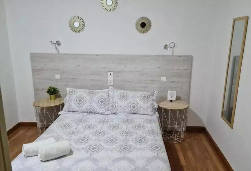 Hotel Hostal Los Escudos