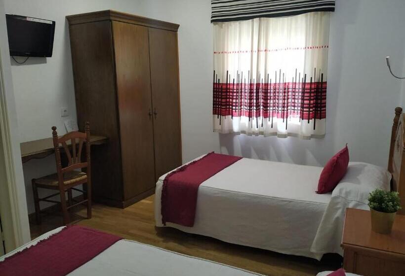 Hotel Hostal Los Escudos