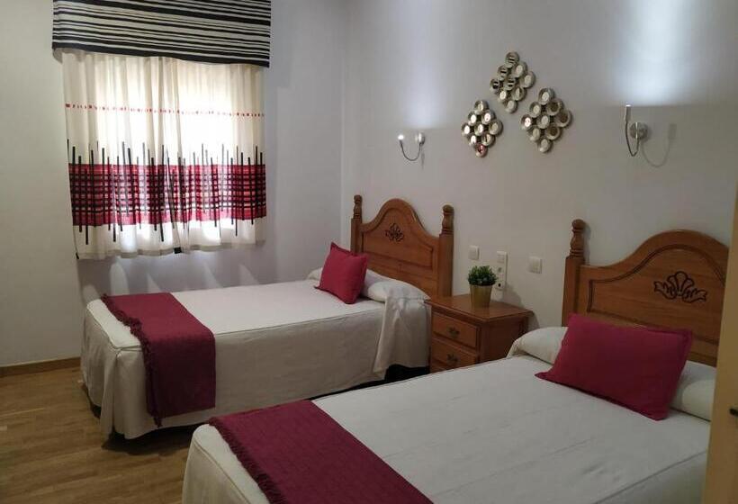 Hotel Hostal Los Escudos