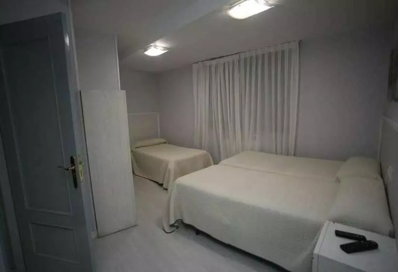 هتل Hostal Santa Barbara