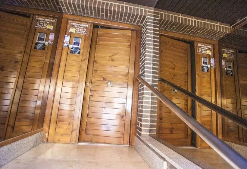 هتل Hostal Santa Barbara