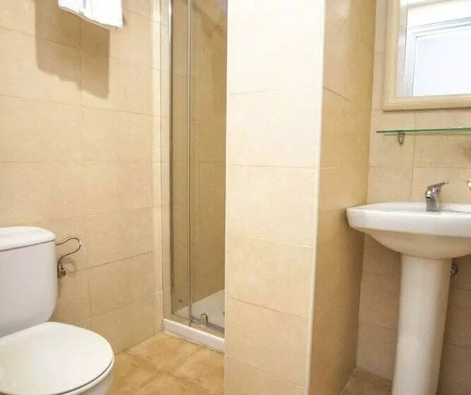 هتل Hostal Santa Barbara