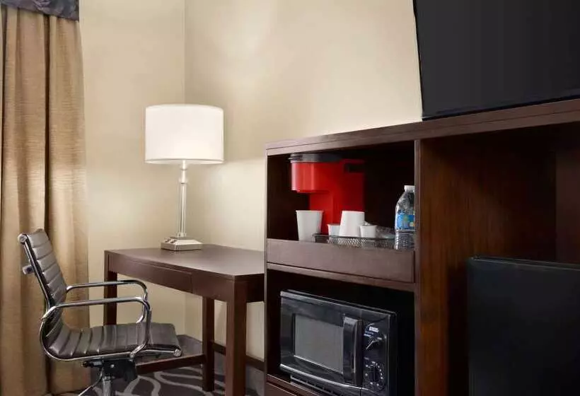 Hotel Iban Dallas Park Central , Trademark By Wyndham