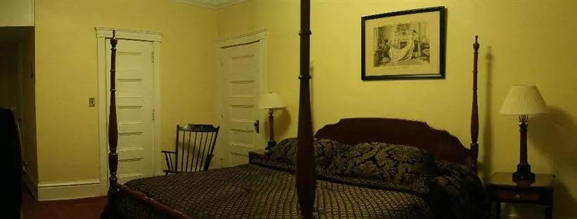 Отель Yankee Pedlar Inn