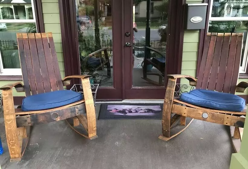 Downtown B&b With Jacuzzi