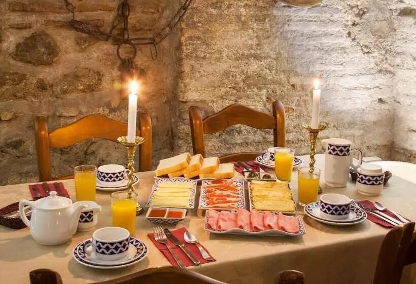 هتل Almunia De San Miguel