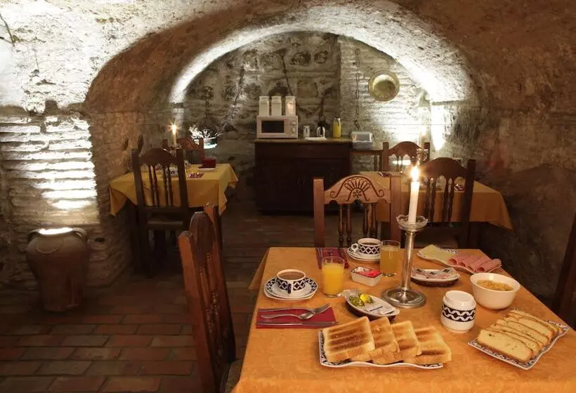 هتل Almunia De San Miguel