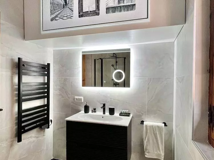 هتل Almunia De San Miguel