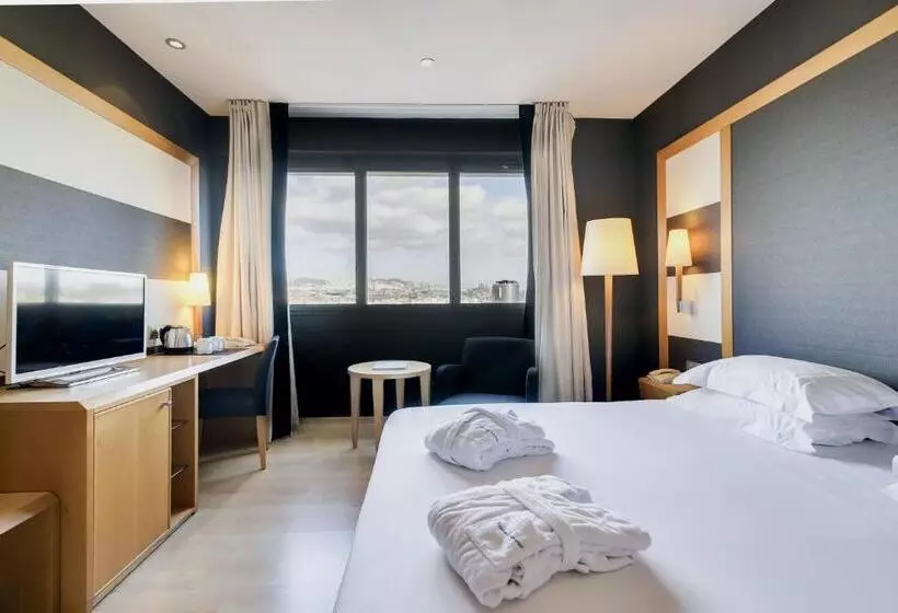 Отель Barcelona Universal