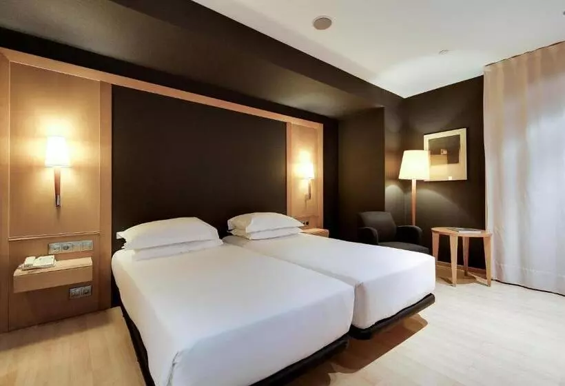 Отель Barcelona Universal