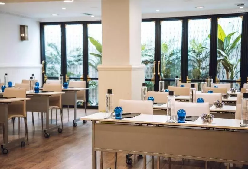 Boutique Hotel H10 Villa de La Reina