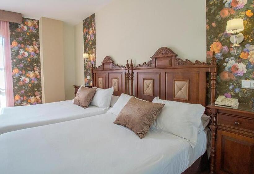 Отель Rosaleda Don Pedro