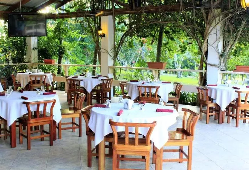 בית מלון כפרי The Log Cabinn