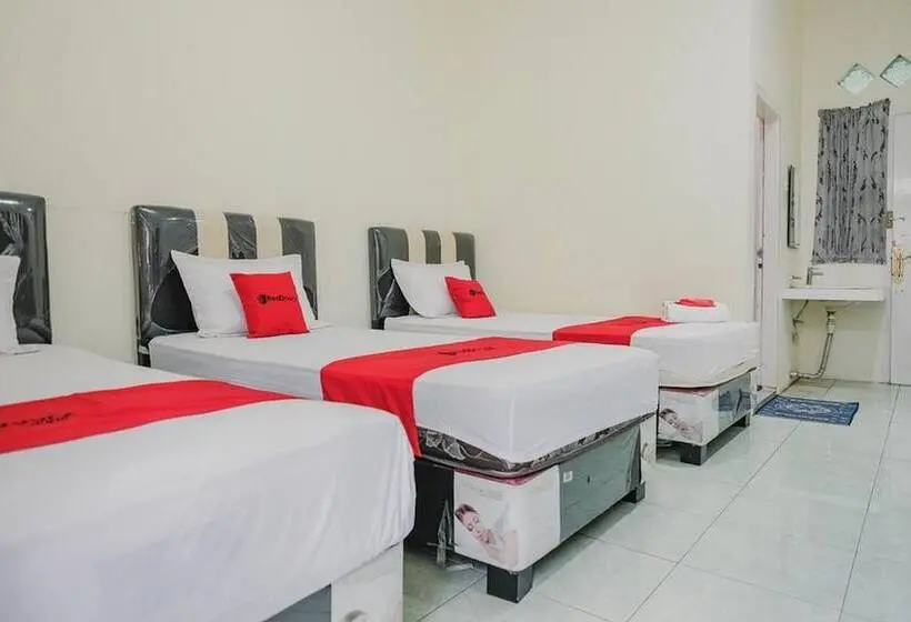 ホテル Reddoorz Syariah Near Suzuya Mall Banda Aceh