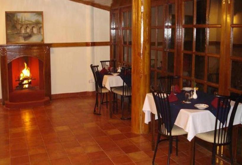 הוסטל Mystique Ville