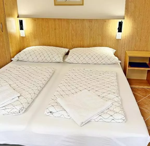 پانسیون Süle Apartments & Rooms