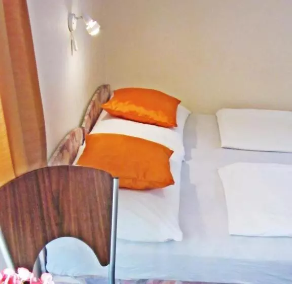 پانسیون Süle Apartments & Rooms