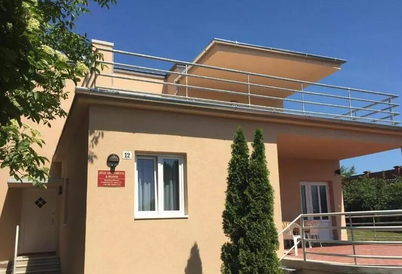 پانسیون Süle Apartments & Rooms