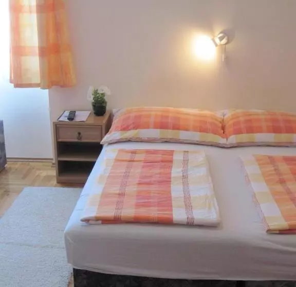 پانسیون Süle Apartments & Rooms