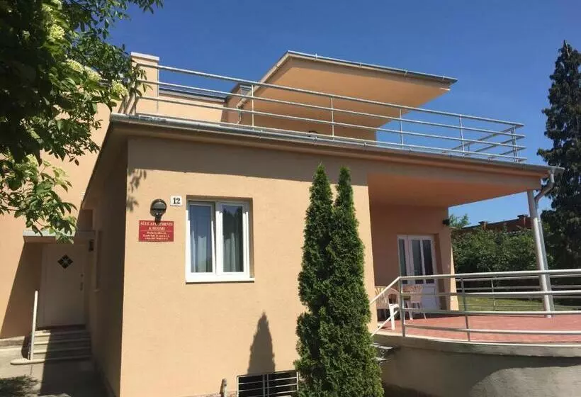 پانسیون Süle Apartments & Rooms