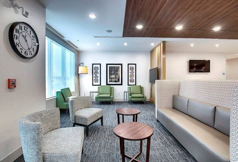 فندق Holiday Inn Express & Suites   Calgary Airport Trail Ne, An Ihg