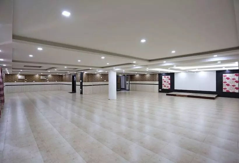 هتل Mahabir Sheraton By Oyo Rooms