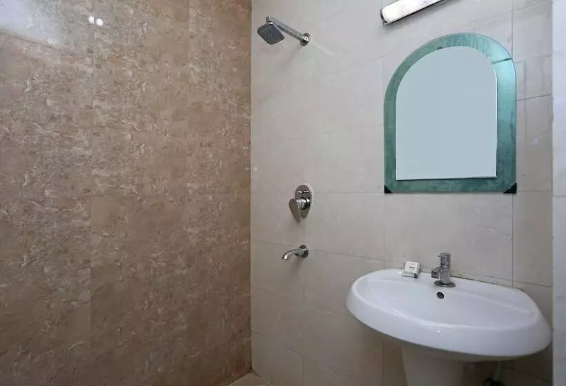هتل Mahabir Sheraton By Oyo Rooms
