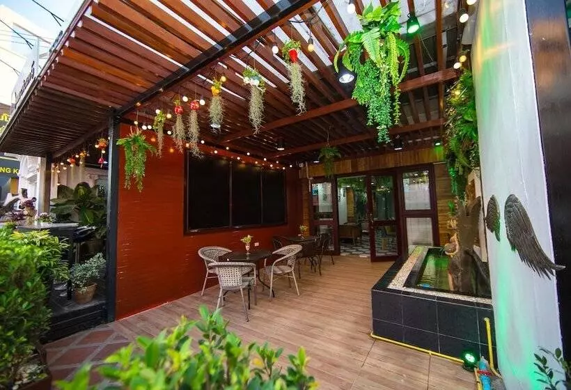 Lao Lao Cafe And Hostel